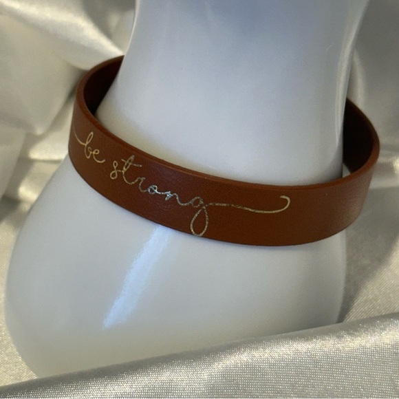 Viola “Be Strong” Faux Leather Bracelet – Brown | Motivational Snap Cuff - Picture 6 of 7
